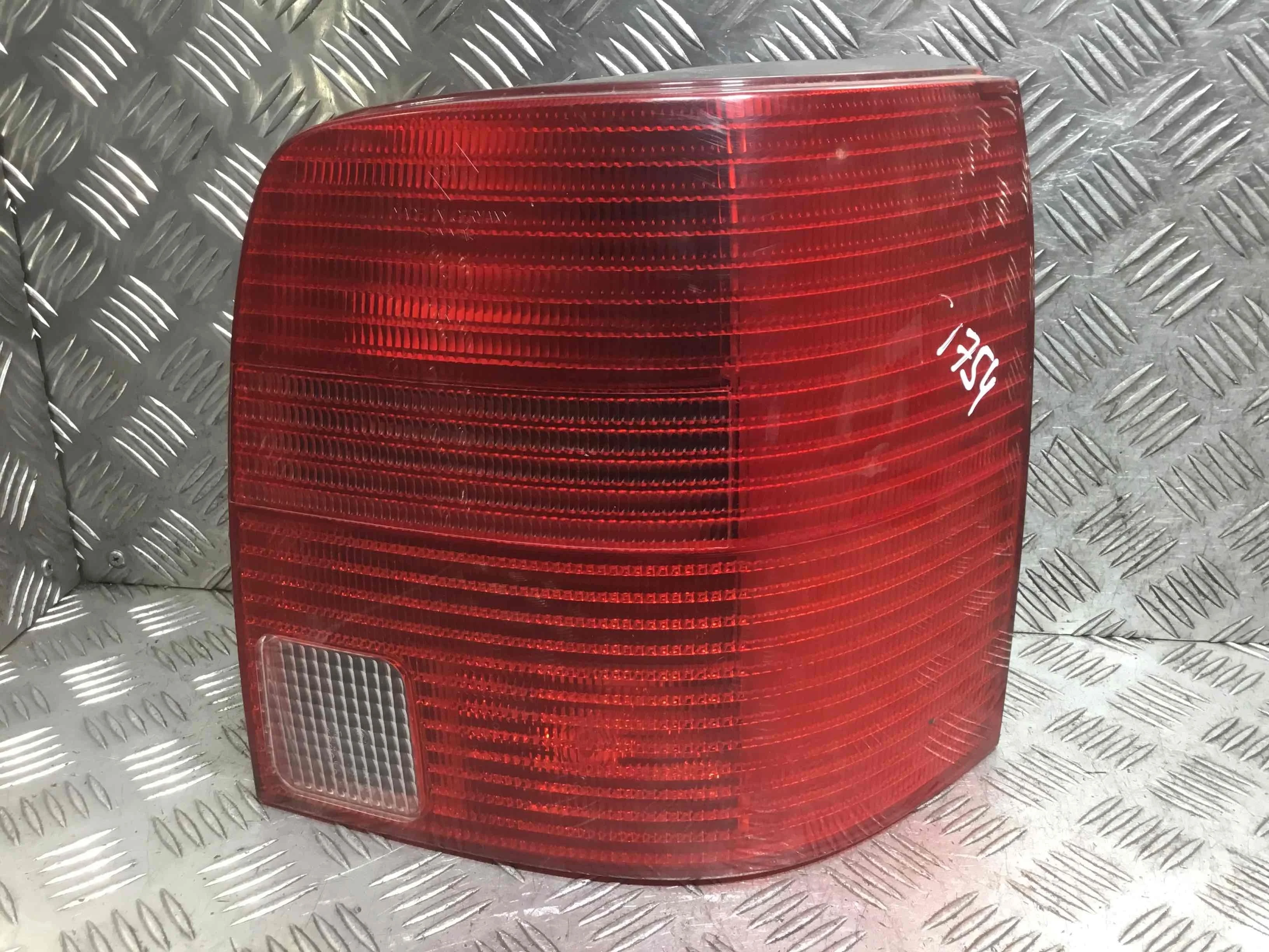 Фонарь задний правый Volkswagen Passat B5 (1996-2000) дизель 1.9 TDI Механика Универсал