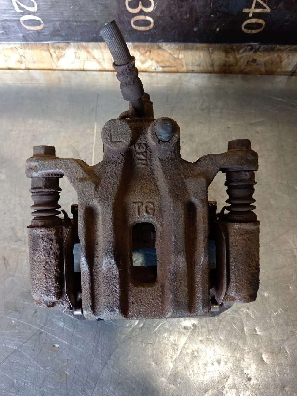 Суппорт тормозной задний левый Nissan Pathfinder III рестайлинг (2010—2014) 2014 KAP