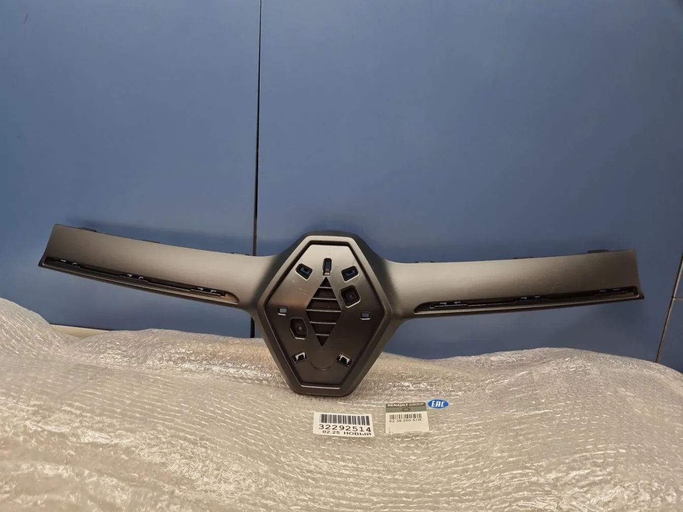 Молдинг решётки радиатора для Renault Logan 2 2014-