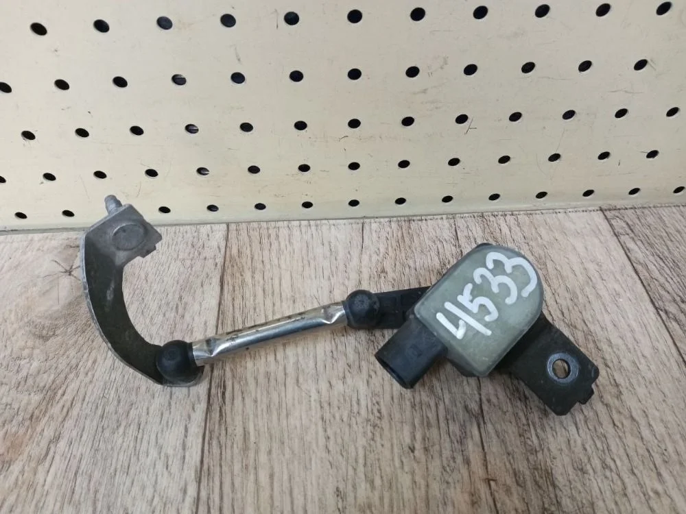 Датчик положения кузова Volkswagen Passat B6 (2005—2010) Passat B6 (2005—2010) 8P