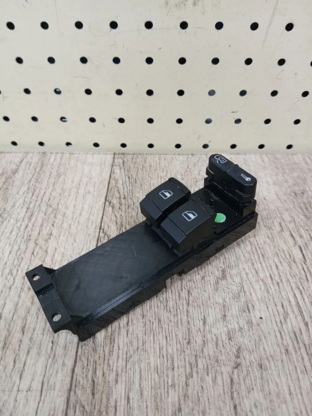 Блок управления стеклоподъемниками Skoda Octavia I (1996—2000) Octavia I (1996—2000) 1U2, 1U5, 6Y2, 6Y3, 6Y5