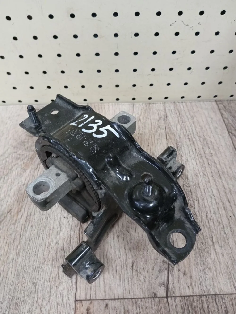 Опора КПП левая Skoda Rapid I (2012—2017) Rapid I (2012—2017) 542, 545, 572