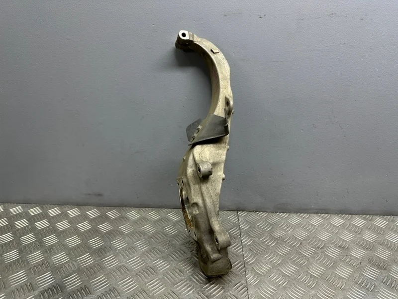 Кулак Infiniti Q50 V37