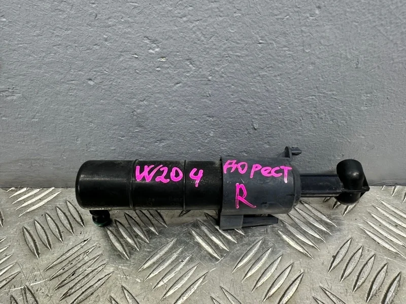 Форсунка омывателя фар Mercedes W204