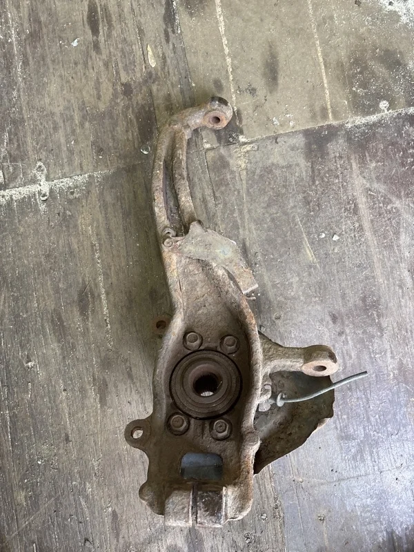 Кулак поворотный левый Nissan Navara (D40) 2004-2015 2009 400155X00C