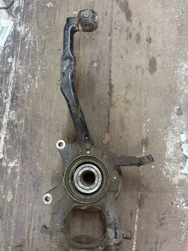 Кулак поворотный левый Toyota Hilux (2005-2015) 2010 432120K030