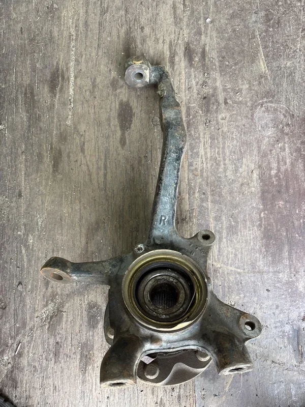 Кулак поворотный правый Toyota Hilux (2005-2015) 2010 432110K030