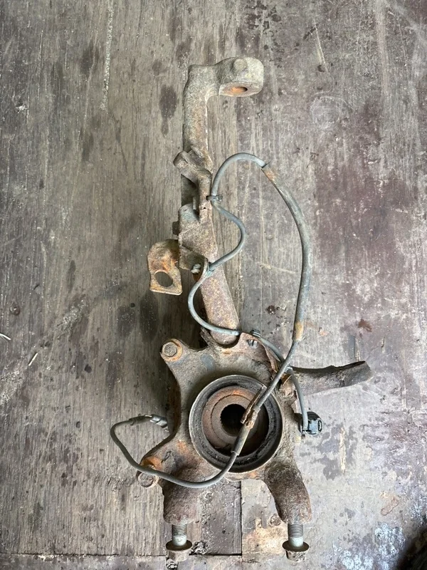 Кулак поворотный левый Toyota Hilux (2005-2015) 2010 432120K030