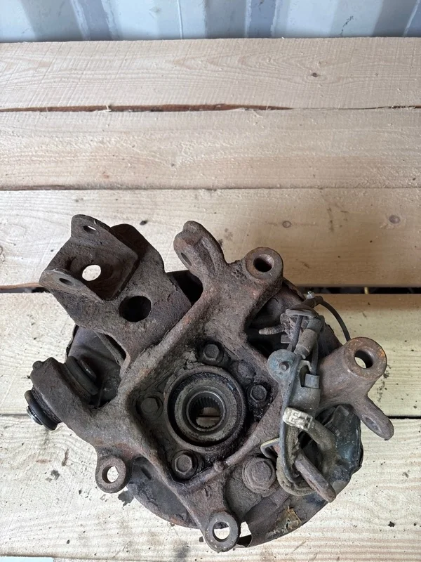 Кулак задний правый Toyota Rav 4 (Xa30) (2005-2014) 2006 4230442020 2.0 I 1AZFE