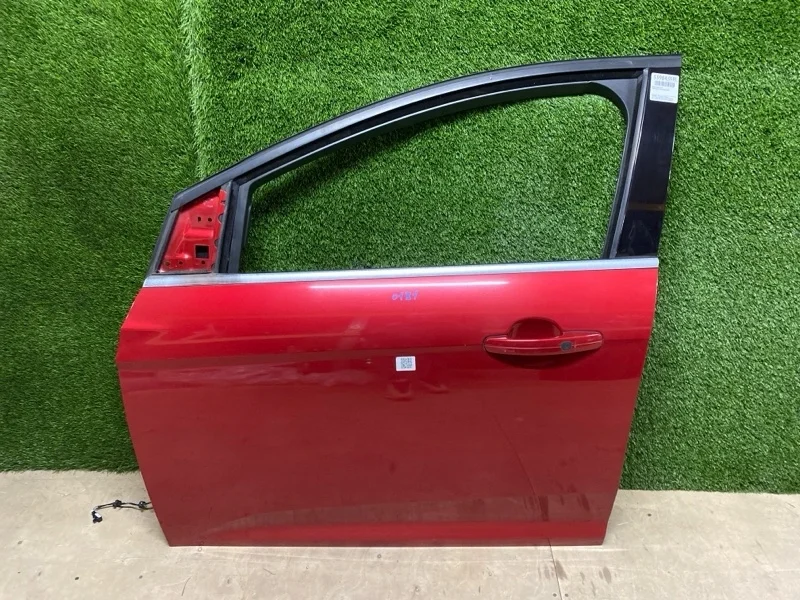 Дверь в сборе Ford Focus 3 2013 2147846 CB8 MGDA, передняя левая