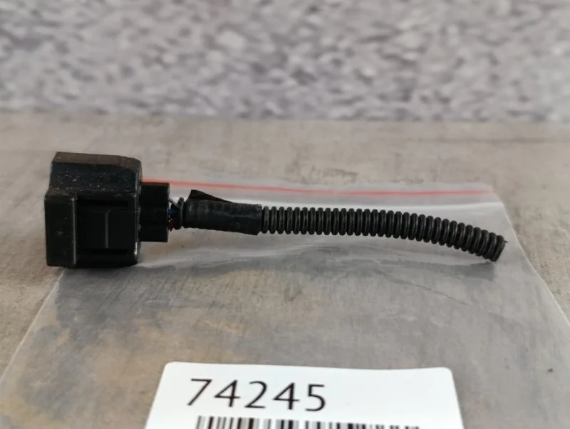 Разъем на генератор Ford C-max 2010 C214