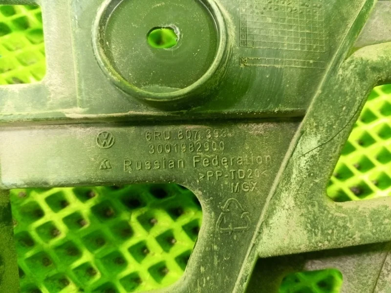 Кронштейн заднего бампера левый Volkswagen Polo 5 2013 6RU807393 СЕДАН CFN