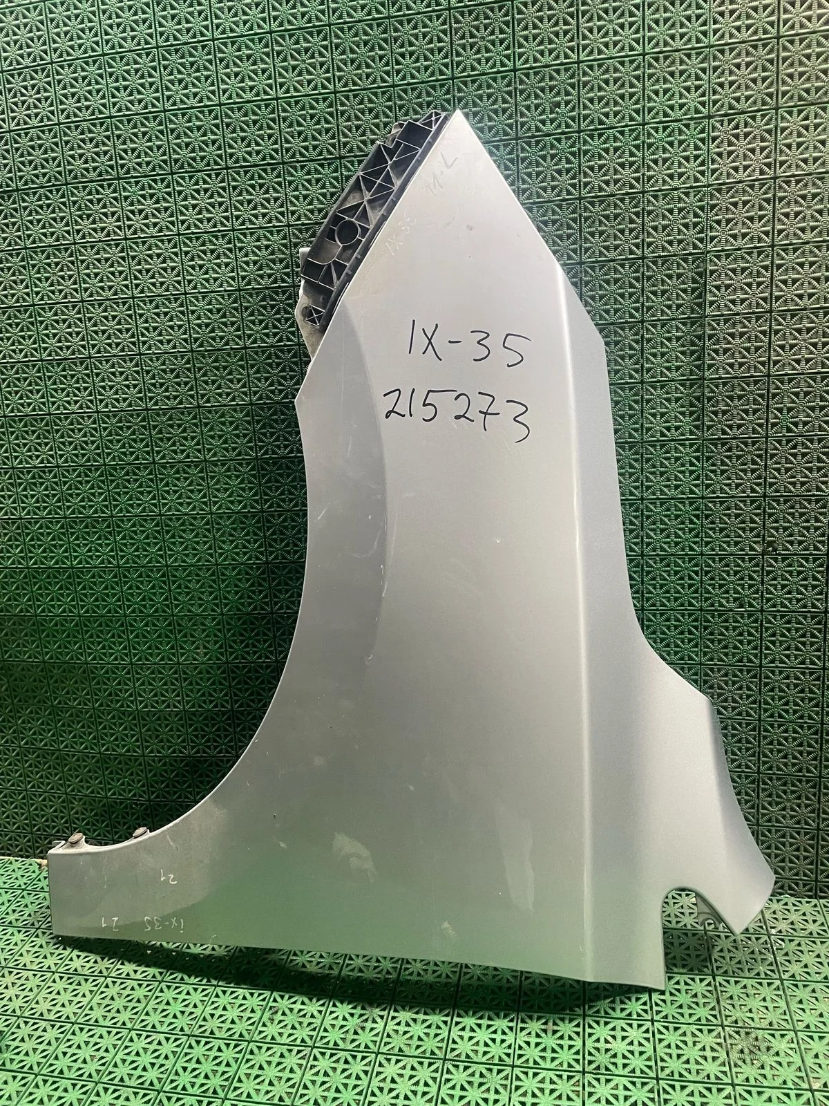 Крыло HYUNDAI IX35, TUCSON 2 2010- без повторителя переднее левое серебро б/у IX 35(2010-2015);TUCSON 2(2010-2015)