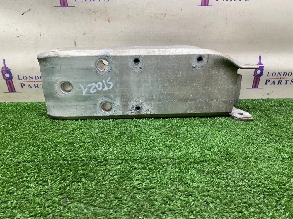 Кронштейн усилителя бампера BMW F30