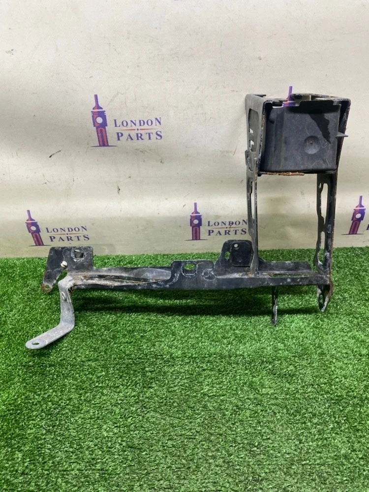 Кронштейн крепления фары BMW F30