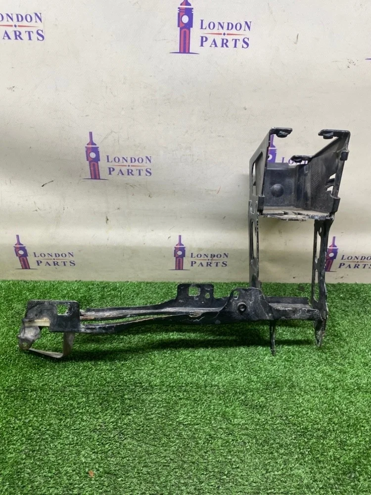 Кронштейн крепления фары BMW F30