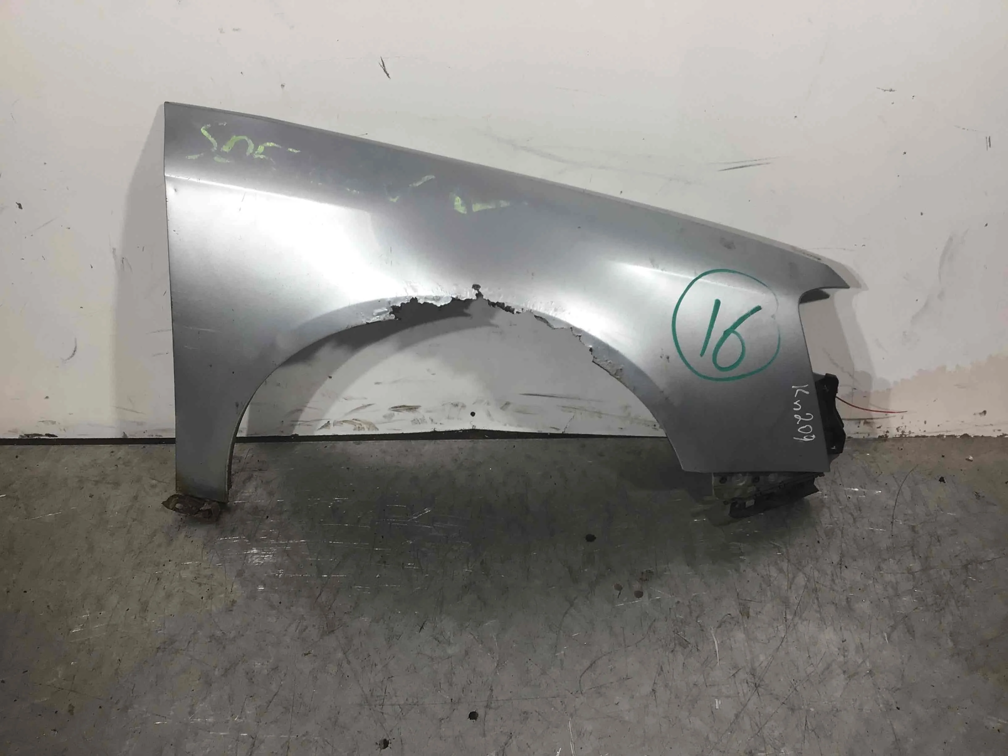 Крыло переднее правое Volkswagen Passat B6 (2005-2010) дизель 1.9 TDI  Универсал