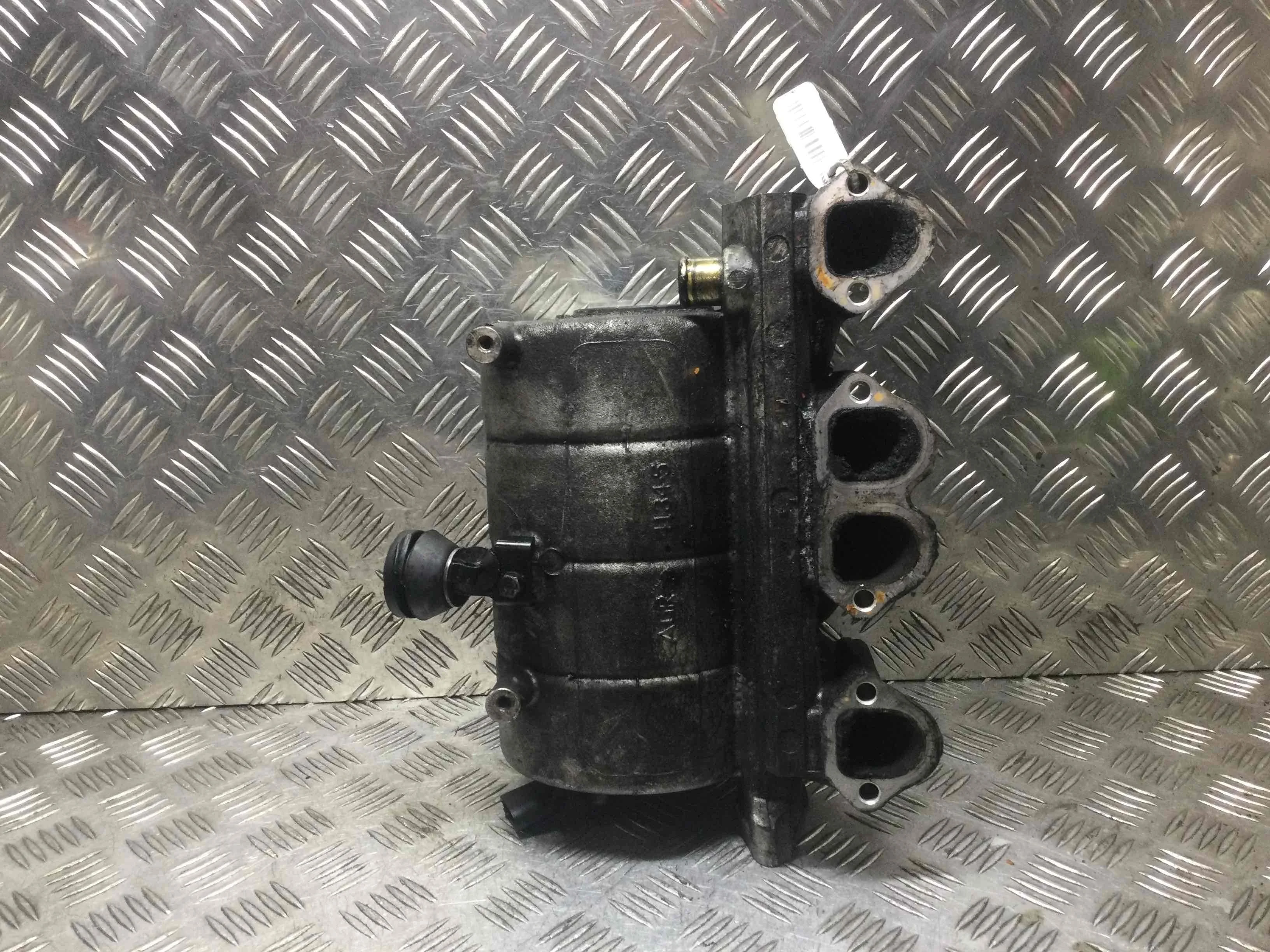 Коллектор впускной Volkswagen Caddy 3 поколение (2004-2010) дизель 1.9 SDI Механика Фургон