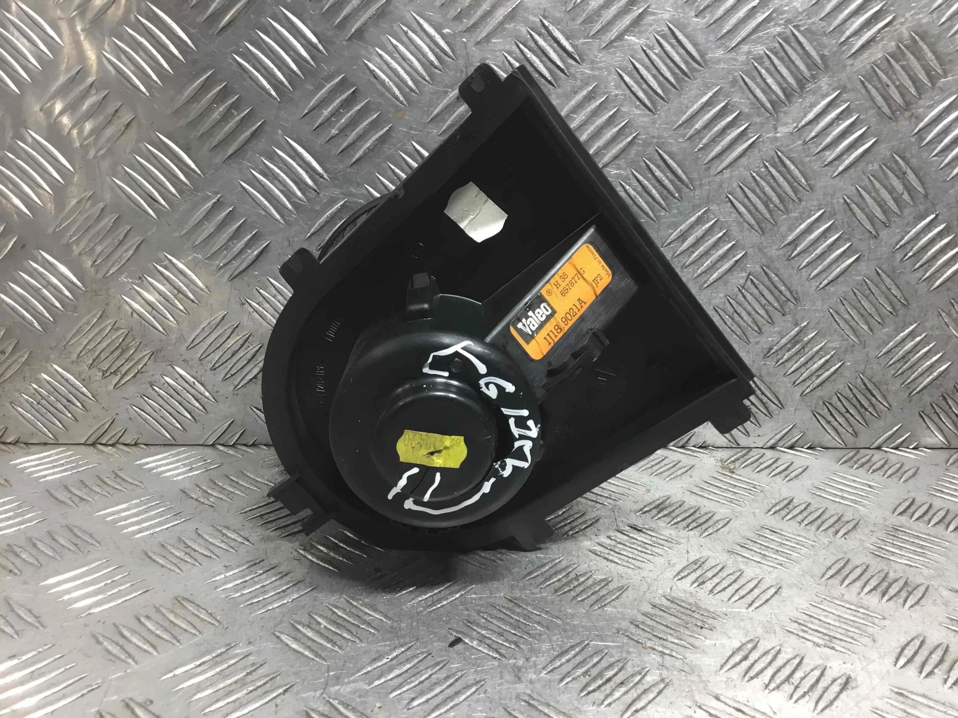 Моторчик печки Volkswagen Golf 4 поколение (1997-2004) бензин 1.6 i Механика 5-дв, х/б