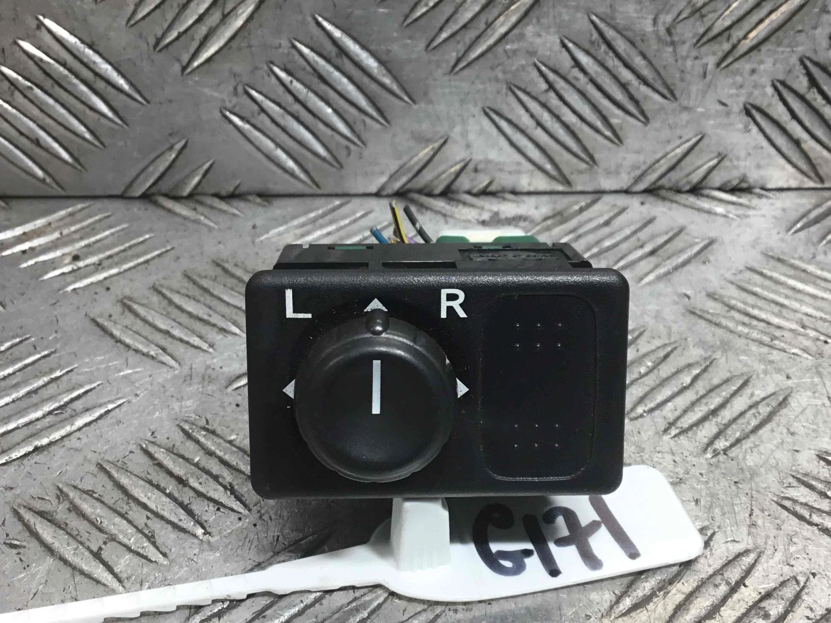 Джойстик регулировки зеркал Nissan Primera Primera III (P12) 2001 - 2008 бензин 1.8 i Механика Универсал