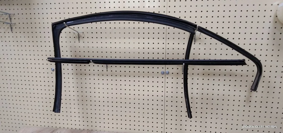 Уплотнитель стекла Volkswagen Jetta VI (2010—2015) Jetta VI (2010—2015)