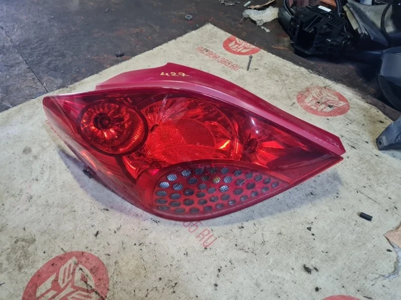 Фонарь Peugeot 207 2008 хечбек