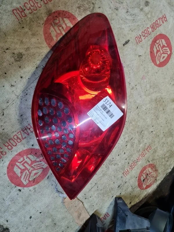 Фонарь Peugeot 207 2008 хечбек