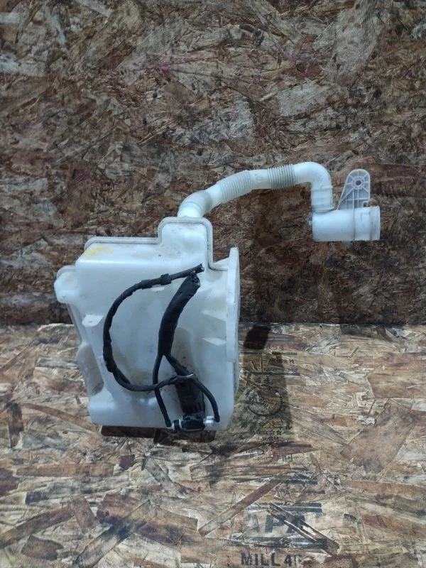 Бачок омывателя Volkswagen Golf 2011 5K1