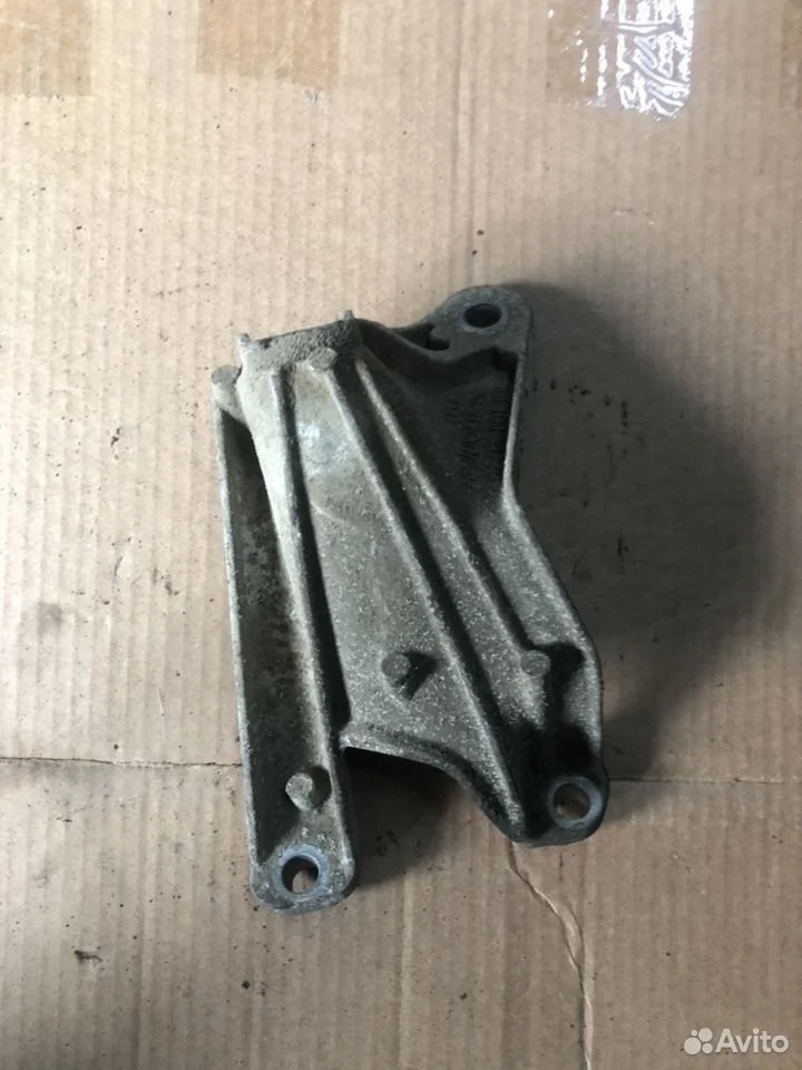 Кронштейн двигателя левый audi a8 d3 4e0199307bf