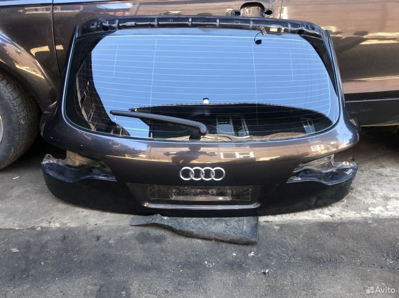 Крышка багажника audi q7 4l 4l0827023