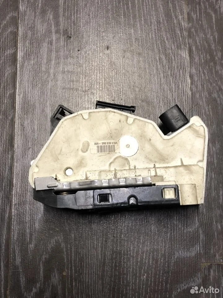Задний левый замок двери vag 5n0839015a