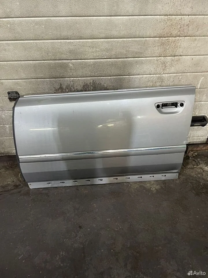 Дверь передняя левая aui a8 d3 4e0831051c