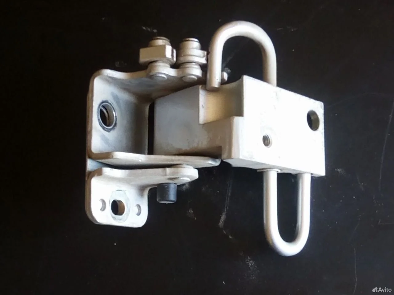 Петля задней правой двери нижн. audi q7 4l0833412a