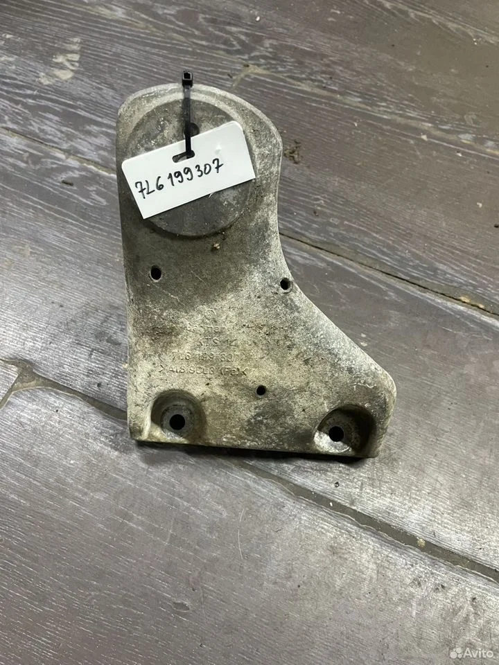Кронштейн двигателя vw touareg 7l6199307