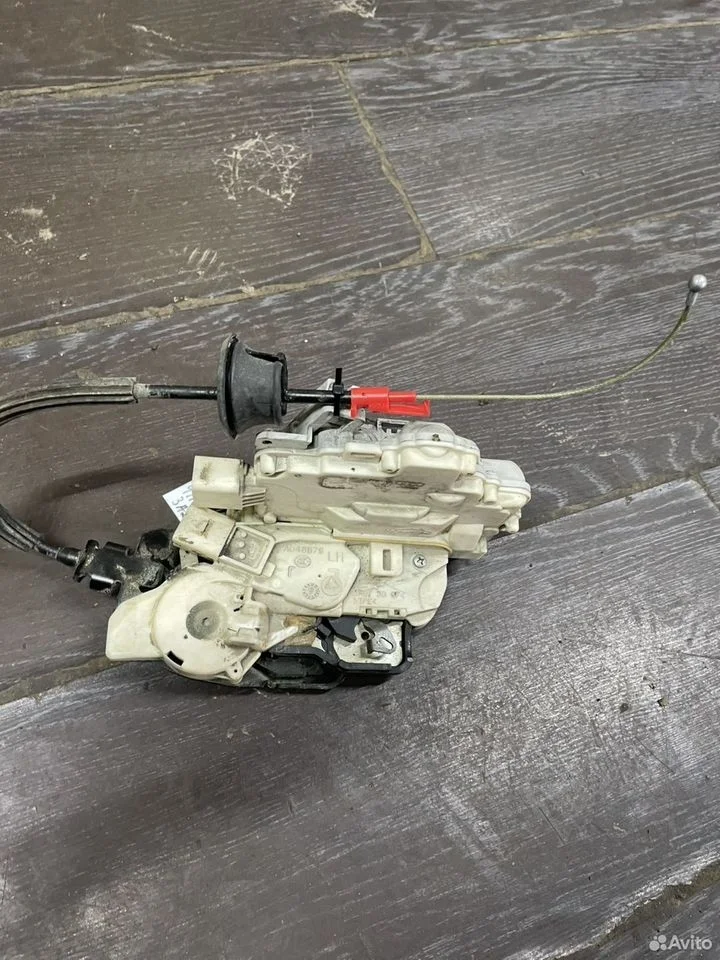 Задний левый замок двери audi a8 s8 d4 4h0839015c