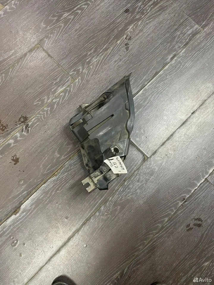 Крепление фар audi q7 r 4l0941614