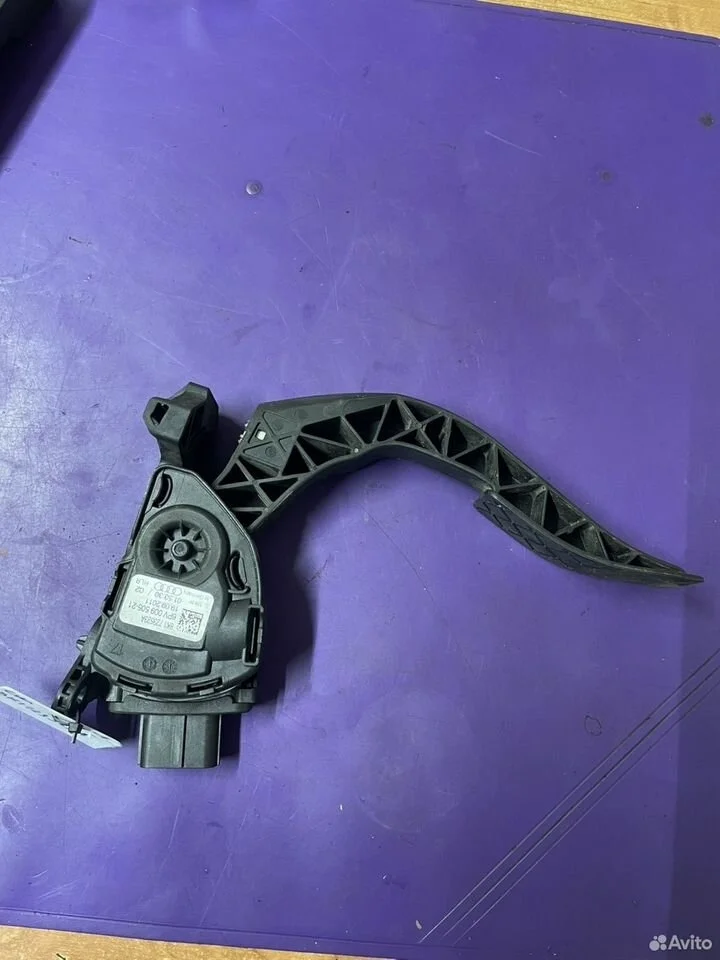 Педаль газа электронная vag 8k1723523a