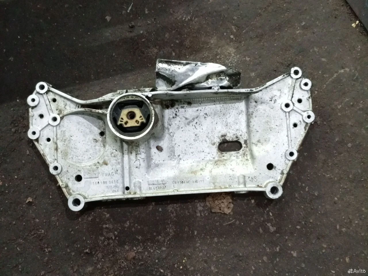 Балка под мотором шкода октавия 1k0199369g