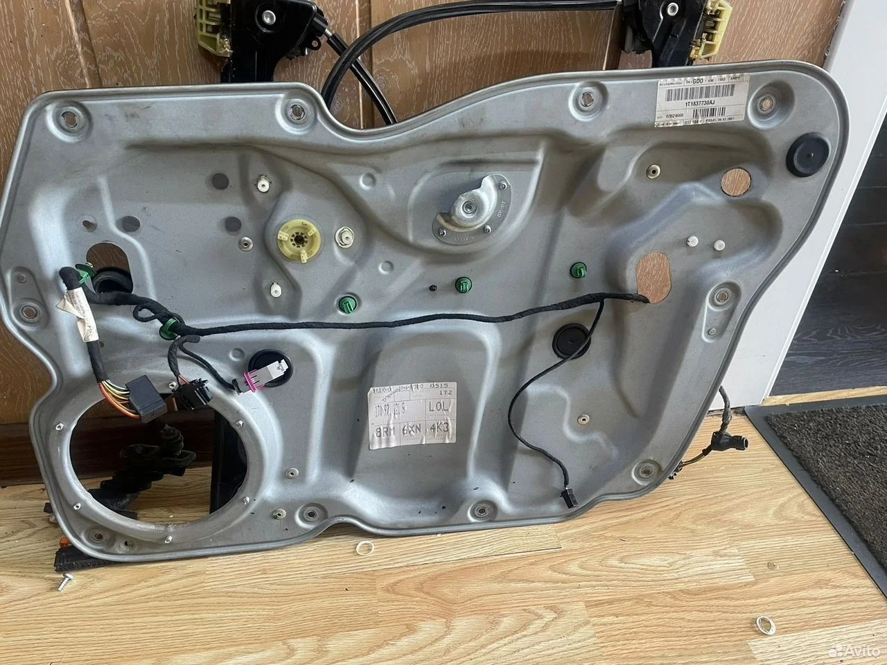 Стеклоподъёмник пер правый vw touran 1t1837462b