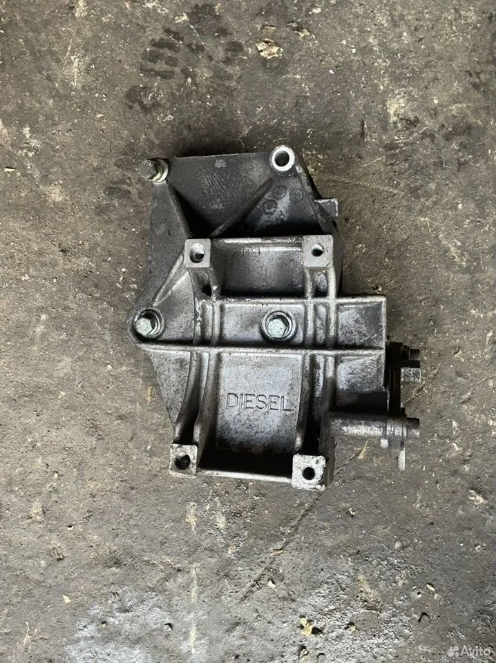 Кронштейн кондиционера vag 028260885a