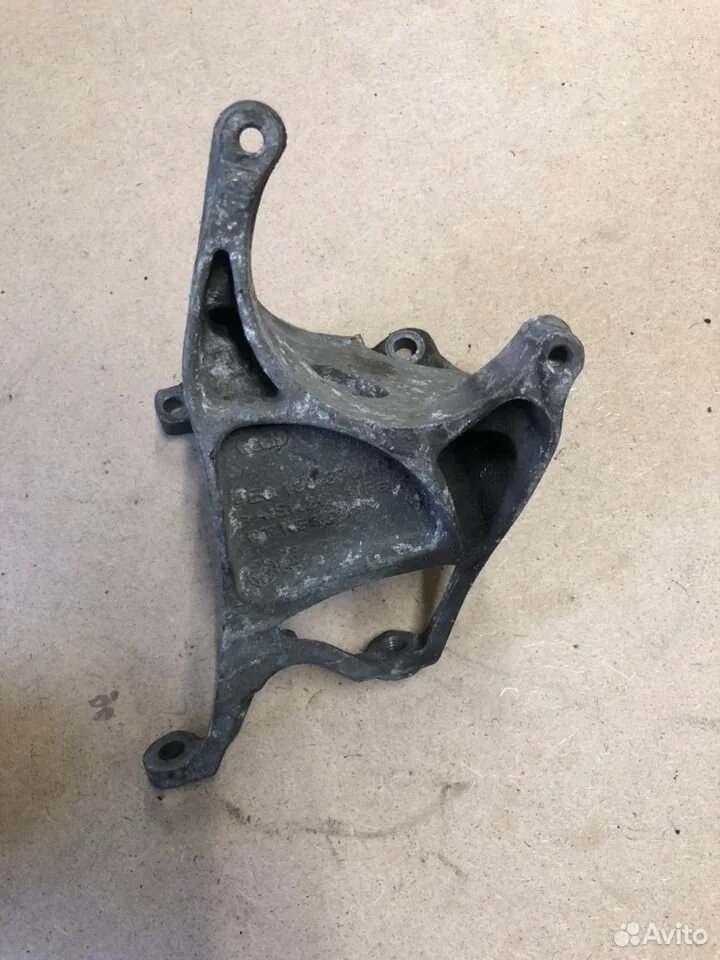 Кронштейн опоры двигателя audi a8 bvj 4e0199370ar