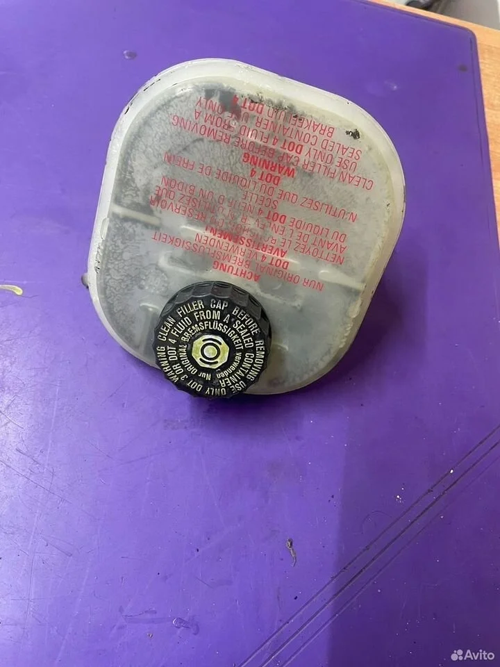 Бачок тормозного цилиндра audi a8 d2 4d0611301f