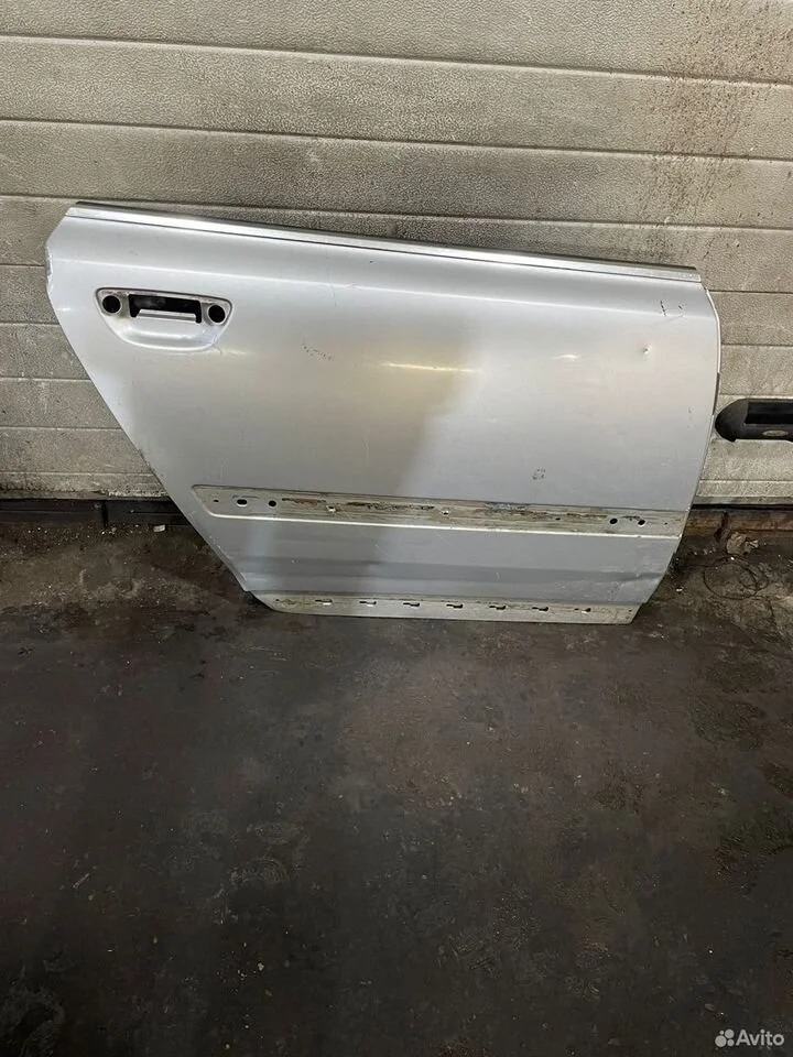 Дверь задняя правая aui a8 d3 4e0833052c