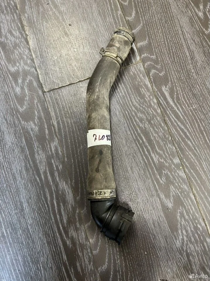 Патрубок системы охлаждения touareg 3.2 7l0122051