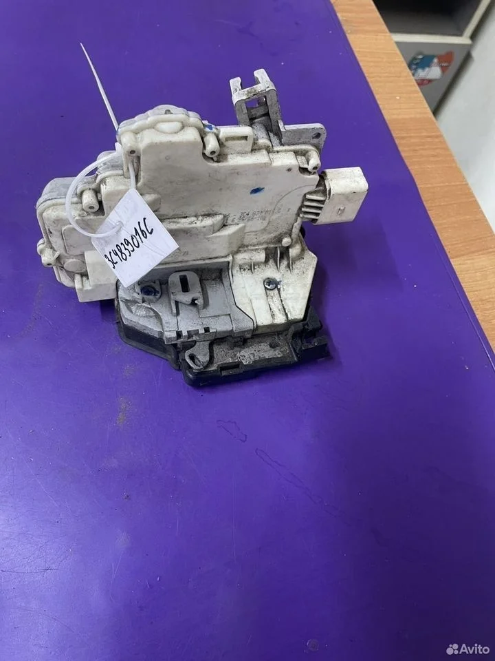 Задний правый замок двери vag 3c4839016c q7