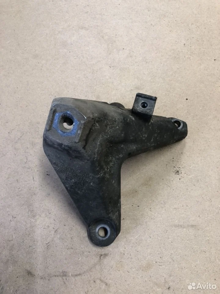 Кронштейн двигателя правый audi a8 d3 4e0199308bc
