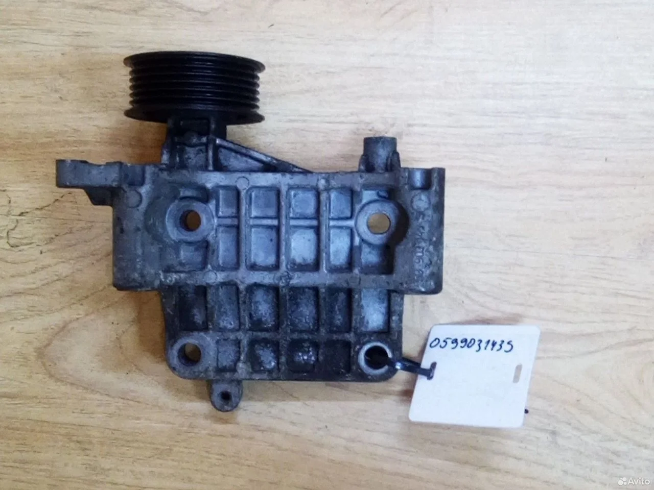 Кронштейн генератора vag 059903143s