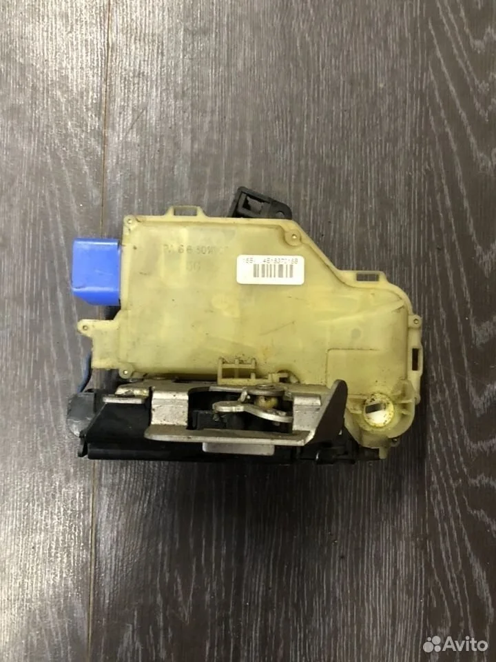 Передний левый замок двери audi s8 a8 4e1837015b