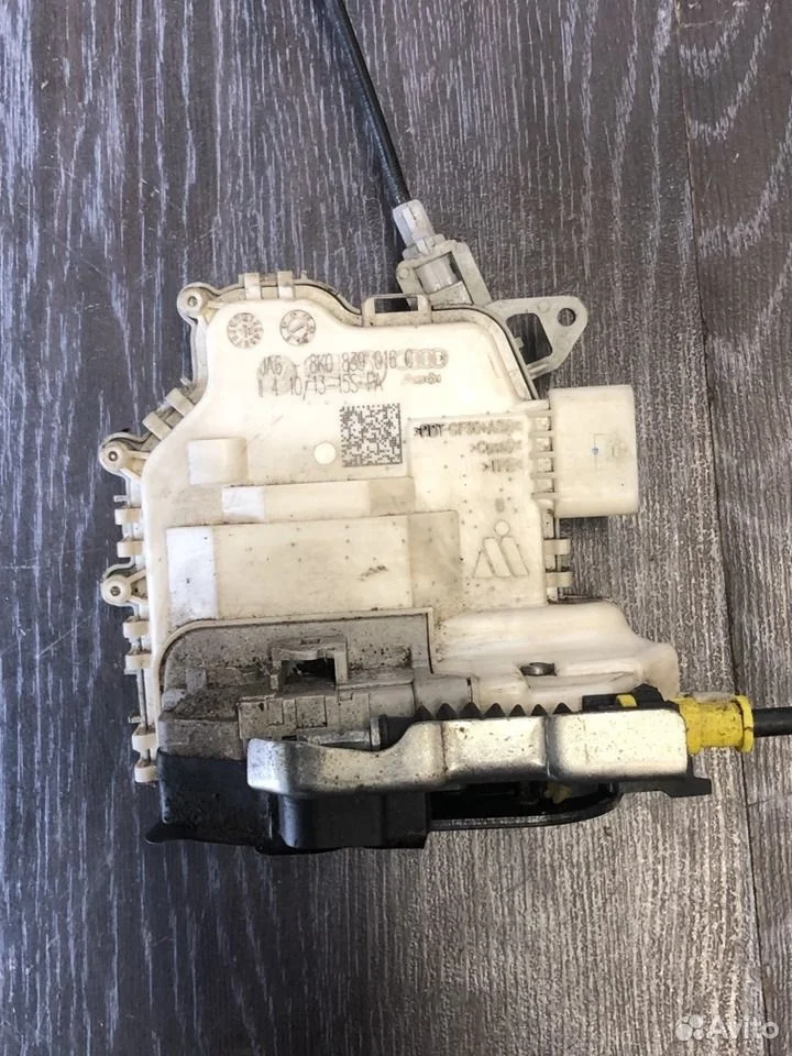 Замок двери задней правой vag 8k0839016c