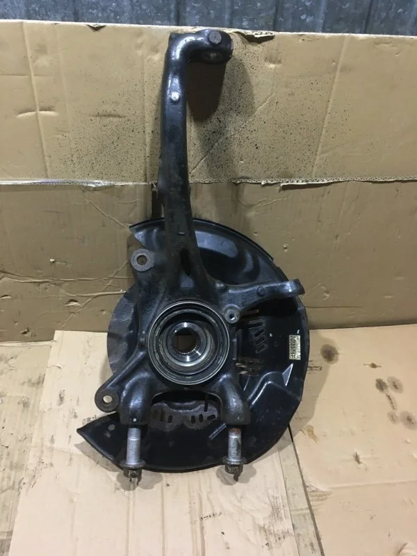 Кулак поворотный передний левый Toyota Land Cruiser 2011 4321260190 URJ200 1VD-FTV 4.5, передний левый